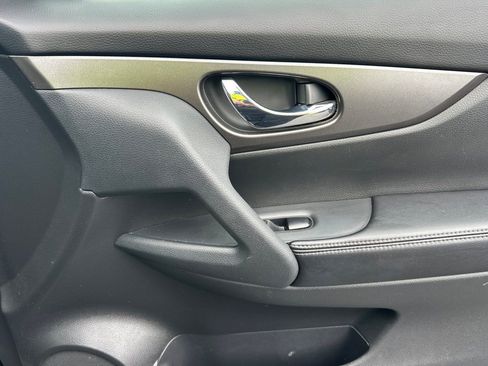 Used 2015 Nissan Rogue SV FWD image 23