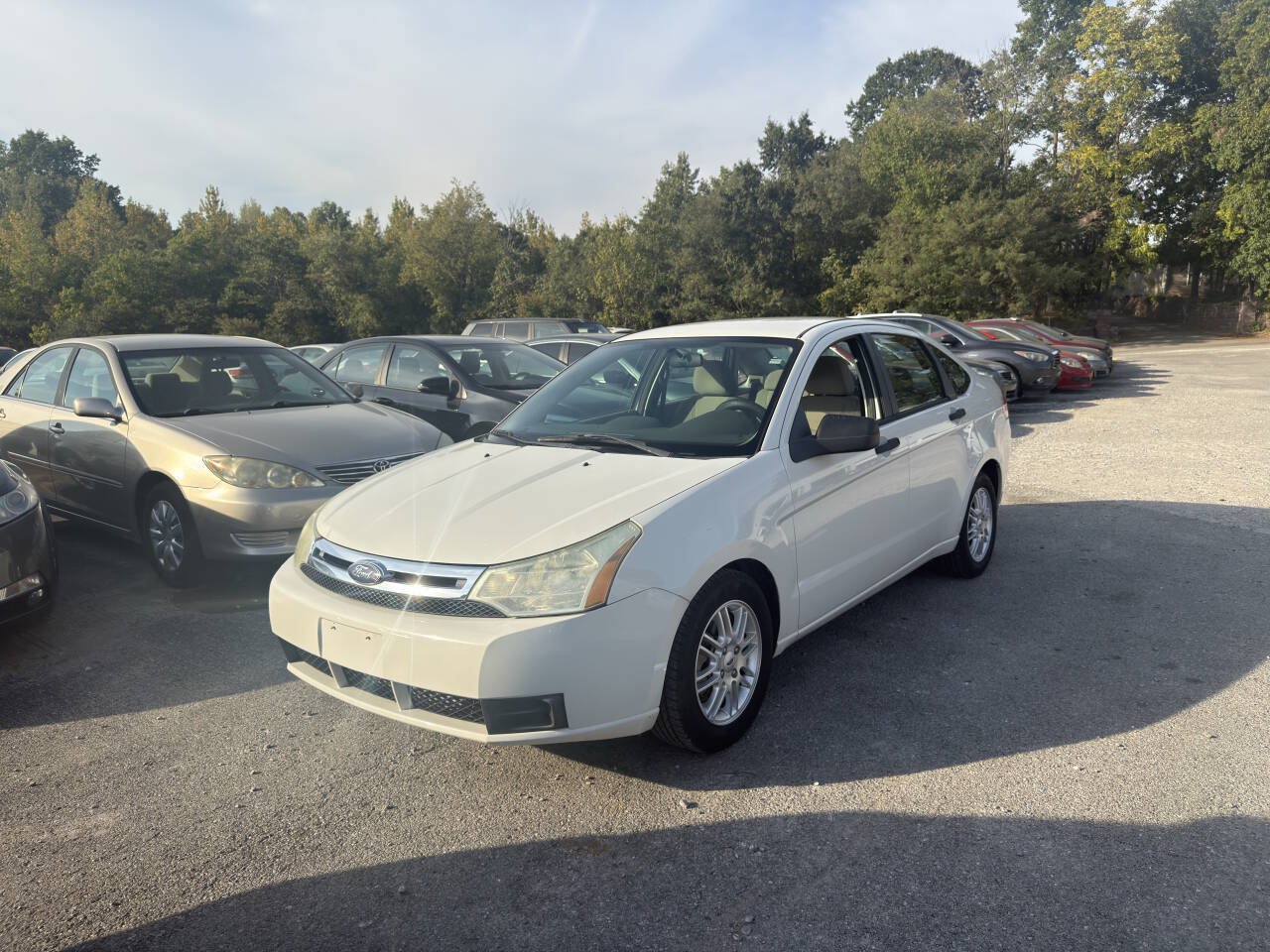 Used 2009 Ford Focus SE FWD image 1