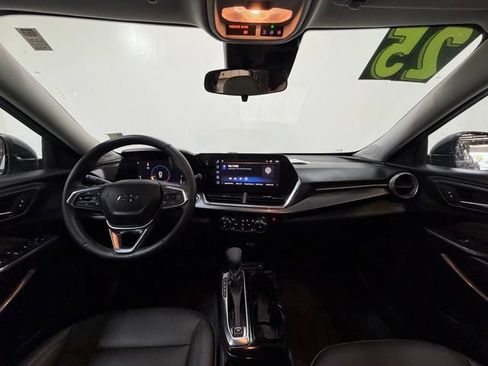 Used 2025 Chevrolet Trax ACTIV w/ Sunroof Package FWD image 15