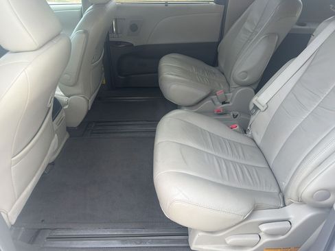 Used 2011 Toyota Sienna XLE w/ XLE Navigation Pkg FWD image 26