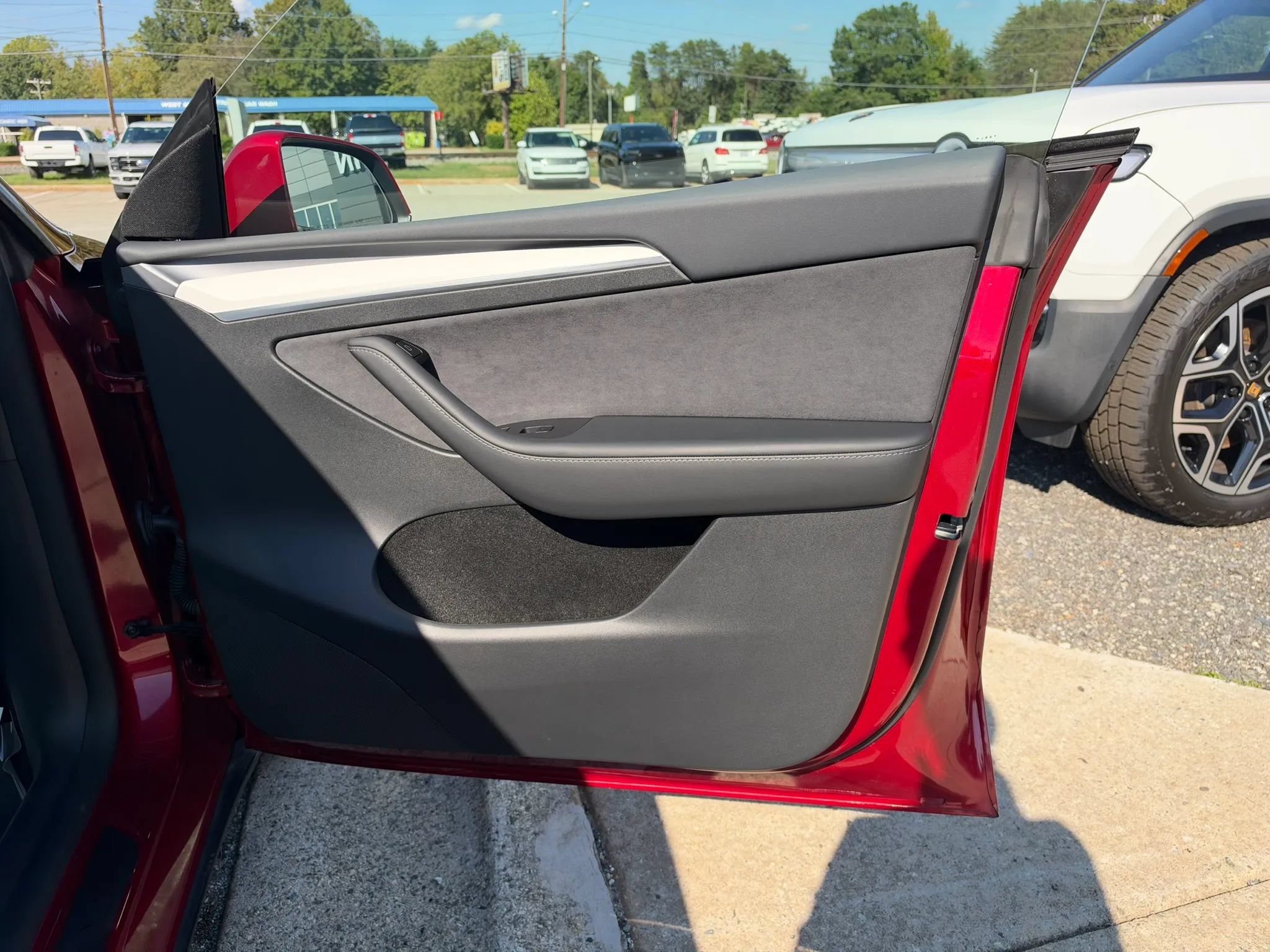 Used 2024 Tesla Model Y Long Range AWD/4WD image 17