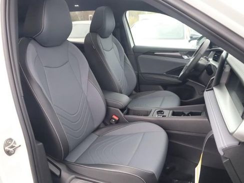 New 2026 Volkswagen Tiguan SE R-Line image 19