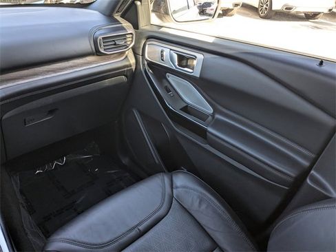 Used 2022 Ford Explorer Platinum w/ Equipment Group 601A image 18