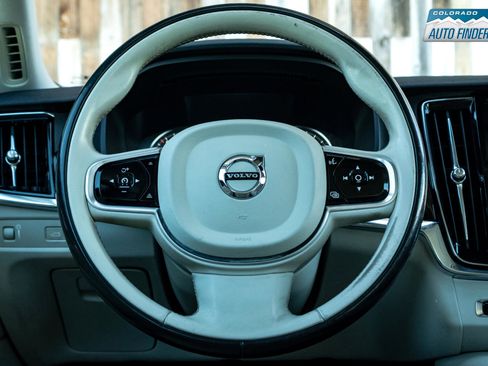 Used 2018 Volvo S90 T5 Momentum w/ Convenience Package image 13