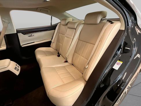 Used 2018 Lexus ES 350 w/ Luxury Package w/Wood Trim FWD image 18