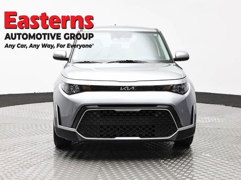 Used 2025 Kia Soul LX w/ LX Technology Package image 2