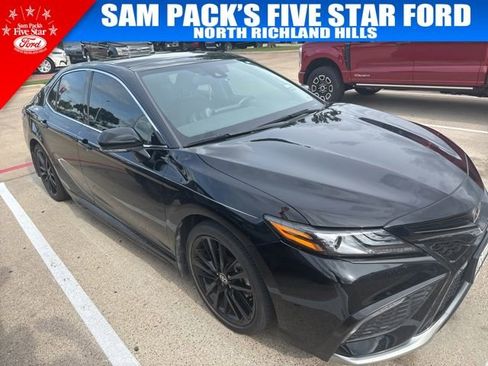 Used 2023 Toyota Camry XSE FWD image 3