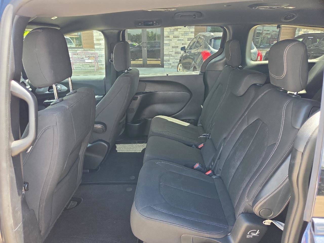 Used 2019 Chrysler Pacifica Touring Plus w/ S Appearance Package FWD image 12