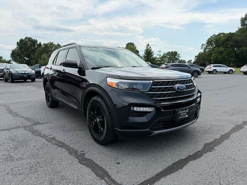 Used 2022 Ford Explorer XLT w/ Equipment Group 202A RWD image 8