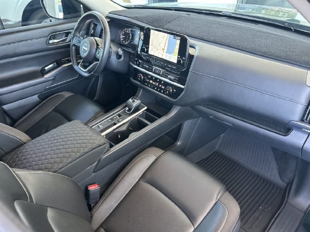 Used 2025 Nissan Pathfinder SL FWD image 37