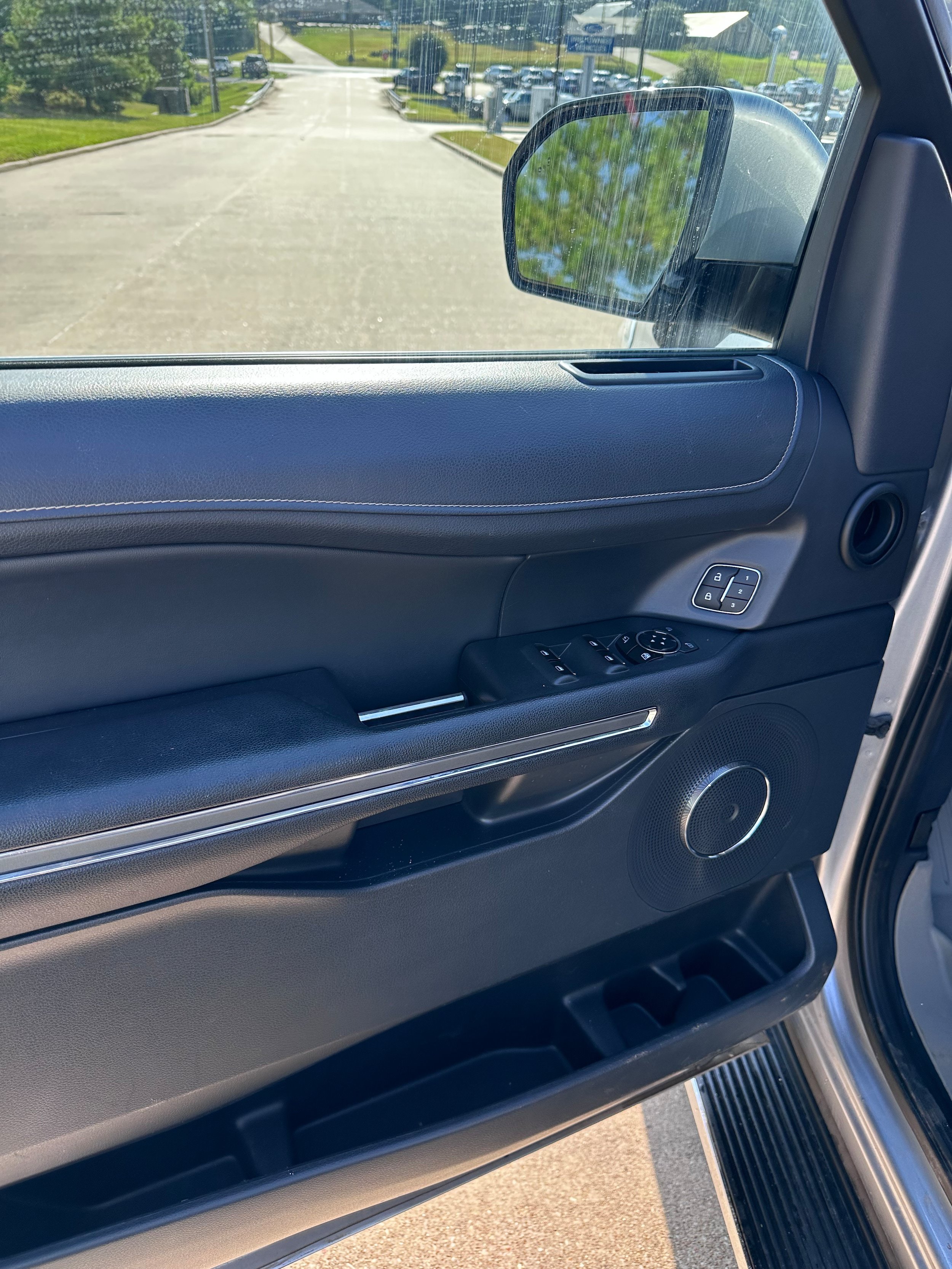 Used 2023 Ford Expedition XLT AWD/4WD image 7