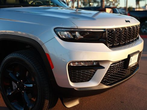 New 2025 Jeep Grand Cherokee Limited image 7