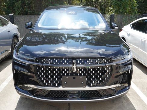 Used 2026 Lincoln Nautilus Premier AWD/4WD image 2