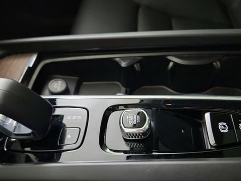 Certified 2023 Volvo XC60 B5 Plus w/ Protection Package Premier FWD image 17