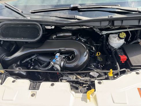 Used 2019 Ford Transit 250 130 Medium Roof RWD image 8