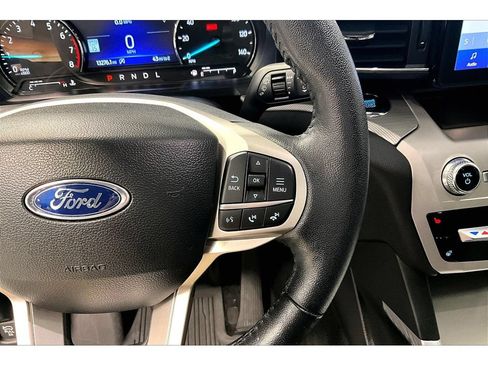 Used 2024 Ford Explorer XLT w/ Equipment Group 202A AWD/4WD image 11