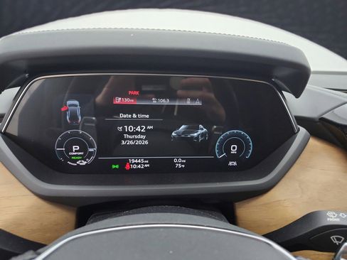 Used 2023 Audi e-tron GT Premium Plus image 11