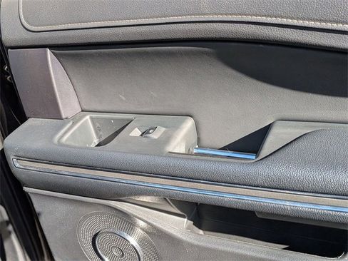 Used 2024 Ford Expedition Max XLT image 34