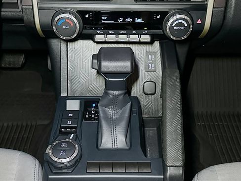 Used 2025 Toyota Tacoma SR5 AWD/4WD image 14