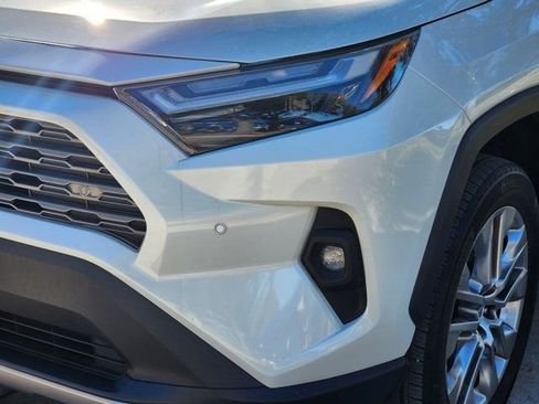 Used 2022 Toyota RAV4 Limited image 17