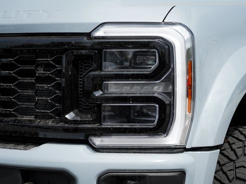 Used 2025 Ford F450 Platinum AWD/4WD image 6