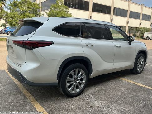 Used 2021 Toyota Highlander Limited FWD image 6
