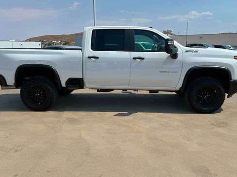 Used 2026 Chevrolet Silverado 2500 ZR2 AWD/4WD image 7