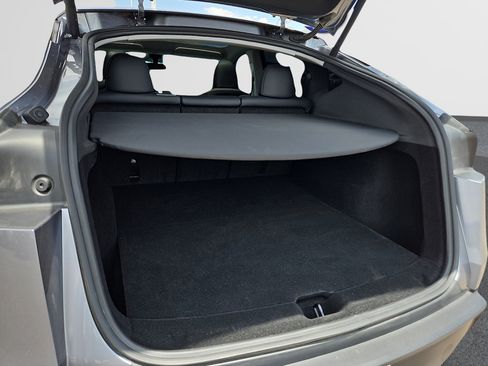 Used 2026 Tesla Model Y Long Range AWD/4WD image 9