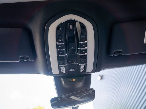 Certified 2026 Porsche Macan AWD/4WD image 10