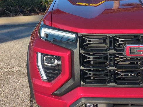 Used 2024 GMC Canyon Elevation w/ Convenience Package image 9