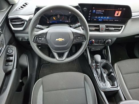 Used 2024 Chevrolet TrailBlazer LS FWD image 11