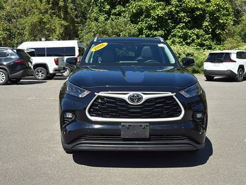 Used 2026 Toyota Highlander XLE AWD/4WD image 2