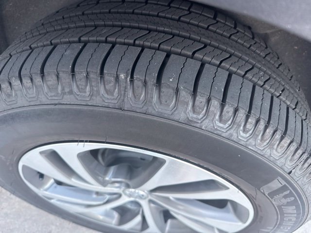 Used 2023 Buick Envision Essence FWD image 3