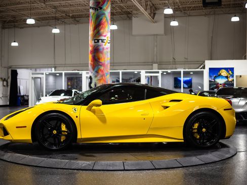 Used 2018 Ferrari 488 GTB RWD image 15