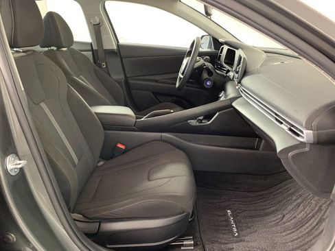 Used 2025 Hyundai Elantra SE FWD image 40