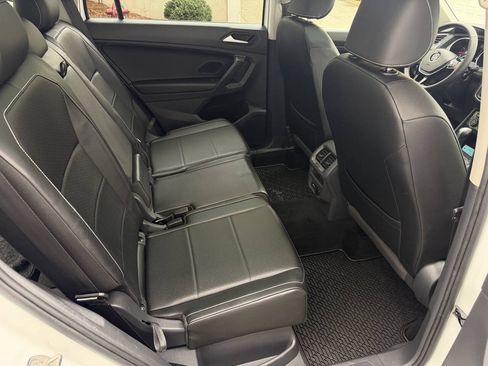 Used 2021 Volkswagen Tiguan SE w/ Panoramic Sunroof Package AWD/4WD image 19