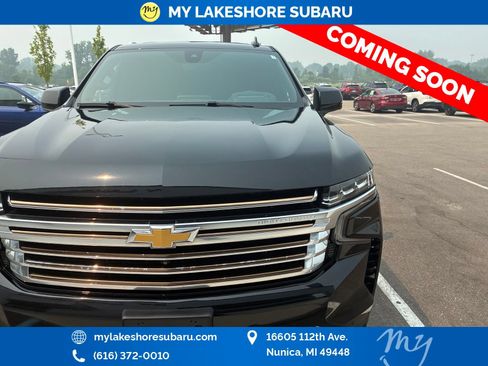Used 2022 Chevrolet Suburban High Country AWD/4WD image 3