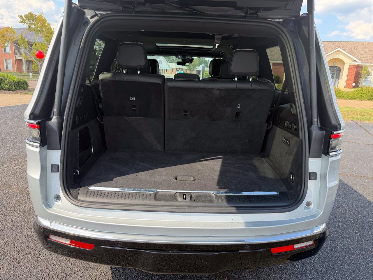 Used 2023 Jeep Grand Wagoneer Series II AWD/4WD image 8