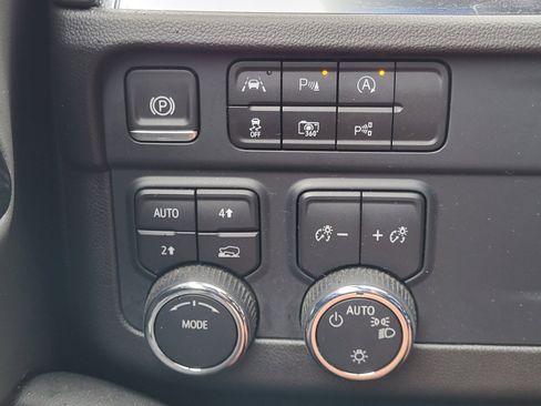 Used 2025 Chevrolet Tahoe LT AWD/4WD image 23
