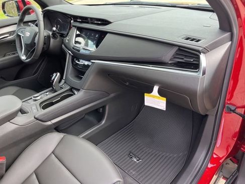 New 2025 Cadillac XT6 Luxury image 36