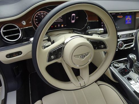 Used 2021 Bentley Flying Spur V8 AWD/4WD image 19
