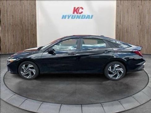 New 2025 Hyundai Elantra Sport image 8