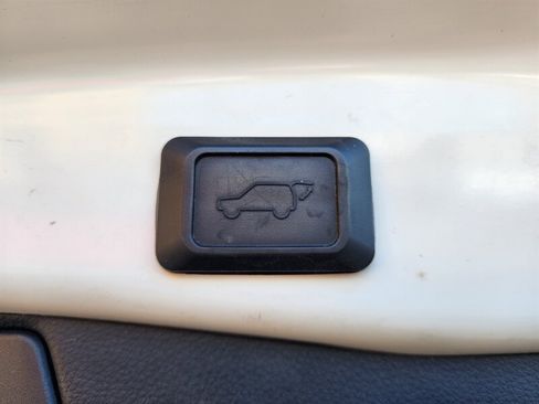 Used 2019 Toyota RAV4 Limited w/ Cold Weather Package FWD image 17