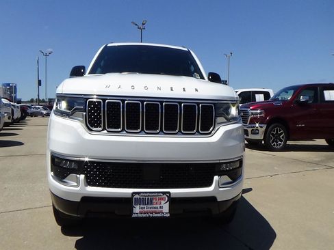 Certified 2024 Jeep Wagoneer 4WD image 35