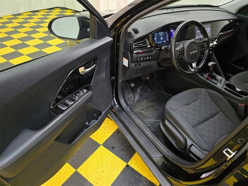 Used 2022 Kia Niro LXS w/ Digital Cluster Package image 19