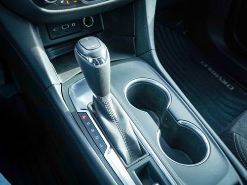 Used 2020 Chevrolet Equinox LT image 25