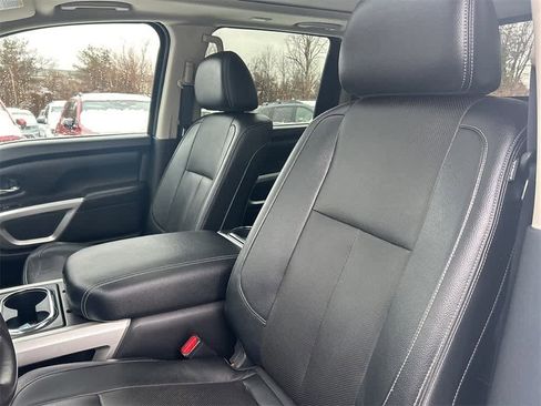 Used 2021 Nissan Titan SL w/ Moonroof Package image 15