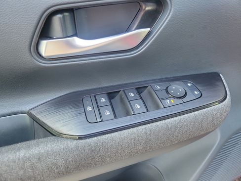 Certified 2025 Nissan Kicks SV FWD image 18