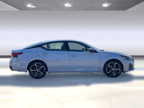 New 2025 Nissan Altima 2.5 SR image 8