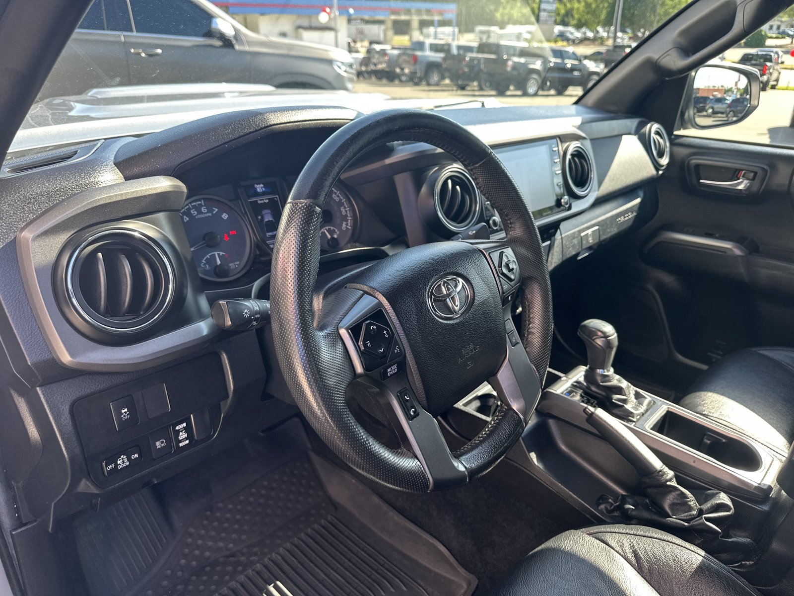 Used 2021 Toyota Tacoma TRD Sport AWD/4WD image 17
